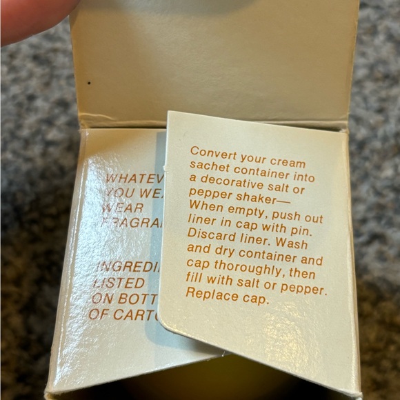 Avon Buttercup Salt Shaker - Picture 7 of 7